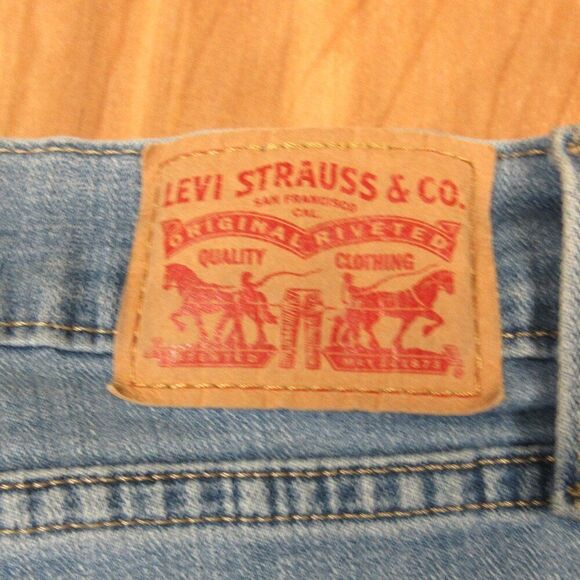 LEVI'S Classic Bermuda Denim Jean SHORTS Womens Size 32 Capri Skimmer Light Wash - Picture 10 of 13
